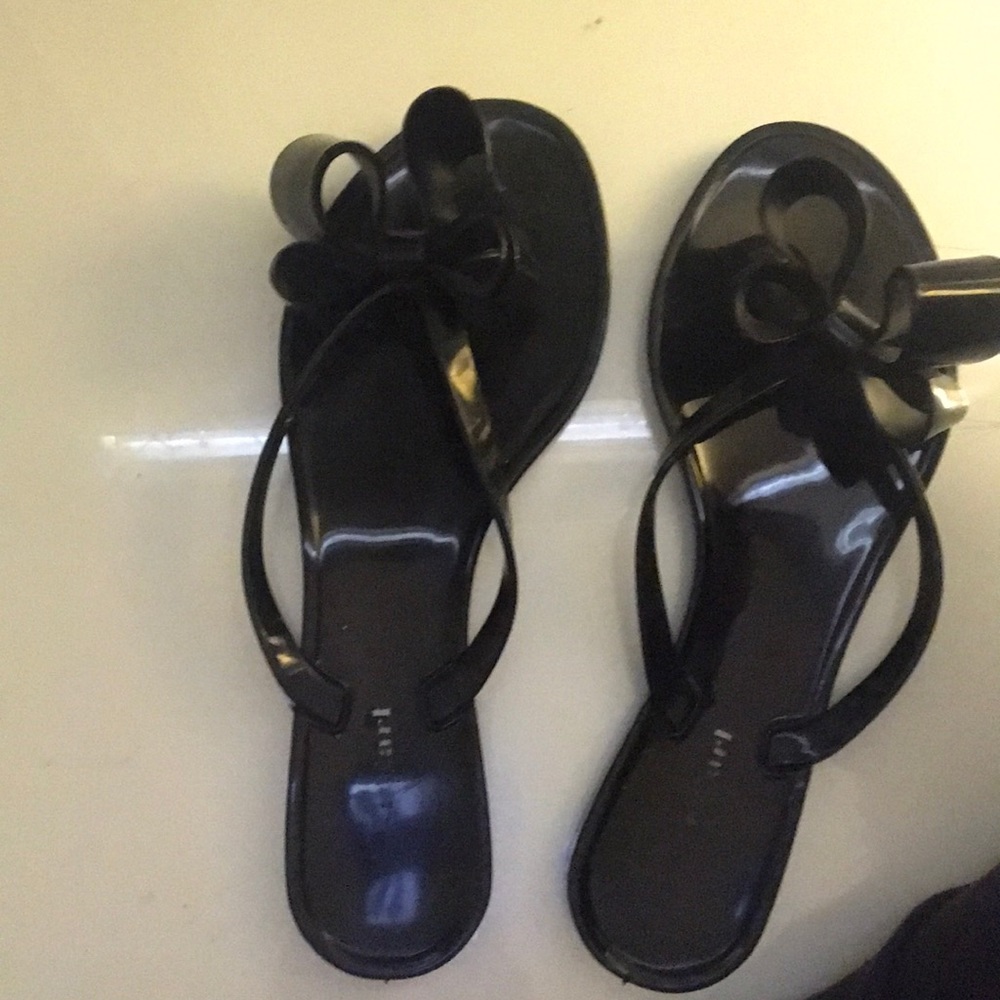Jelly bow flip flops